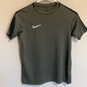 Nike Dri-Fit T-shirt SZ Medium